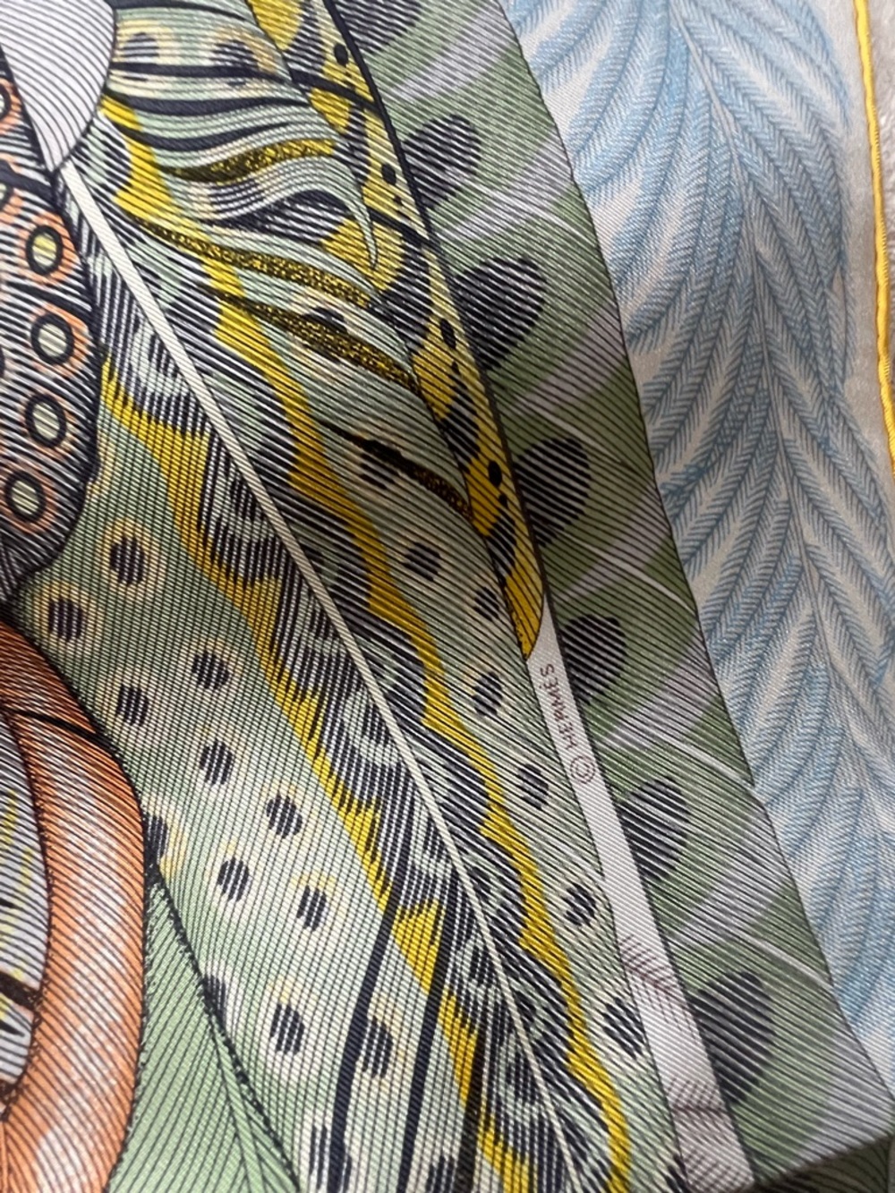 Hermes Plumes en Fete 90cm Silk Feather Print Scarf in Pastel Yellow, Blue, Pink - Picture 3 of 15